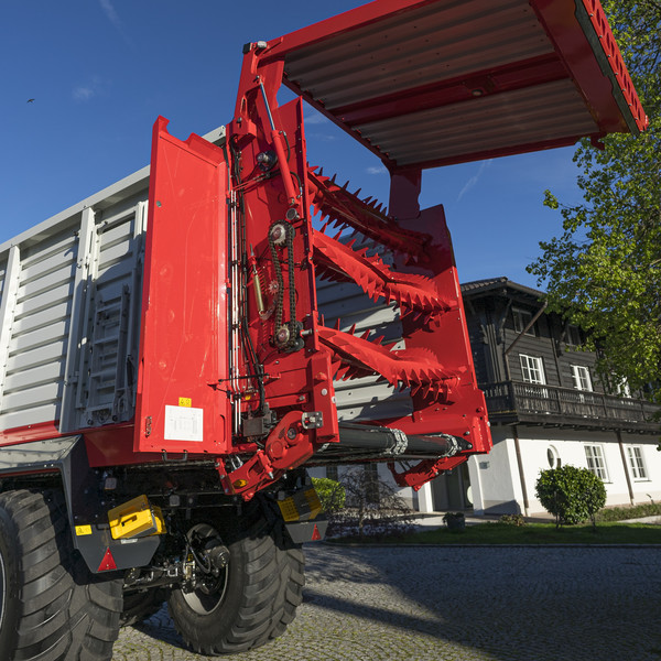 Многофункциональные роторные прицепы-подборщики JUMBO 8000